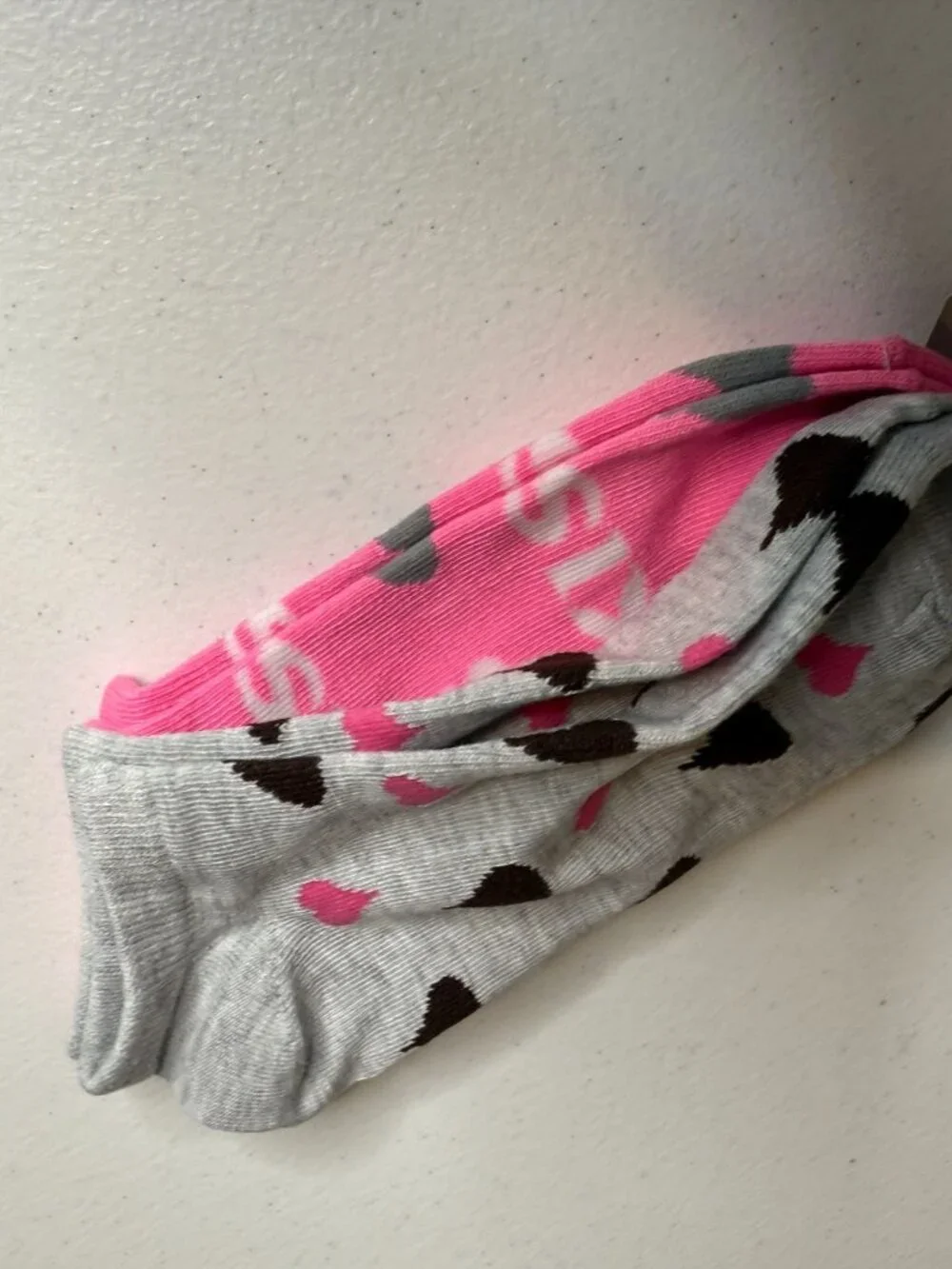 Hersheys Kisses 2 Pair Low Cut Ankle Socks Womens 4-10 Pink Gray NWT